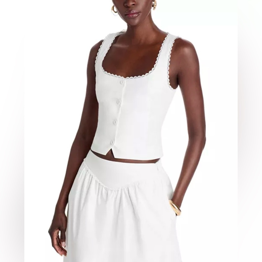 WAYF Claire Sleeveless Button Top White Scalloped Square-Neck Button Tank